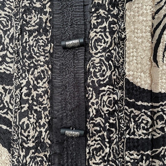 Chicos Travelers Mandarin Collar Toggle Button Top - Picture 4 of 11